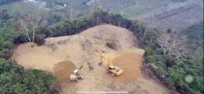 民眾透过空拍画面发现枋寮山区有怪手开挖情形，光电业者解释，正在进行水保工程。(屏东县议员蒋月惠提供)