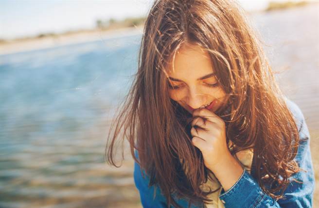 天蠍座、處女座及白羊座的人天生缺乏安全感，很渴望被愛卻又不懂得主動。（圖／Shutterstock）