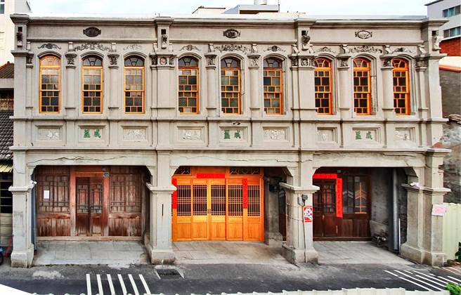 鹿港新兴街最华丽的巴洛克3连栋建筑，在公私协力修復下，重现歷史风华，开放展览。（施建成提供／吴敏菁彰化传真）
