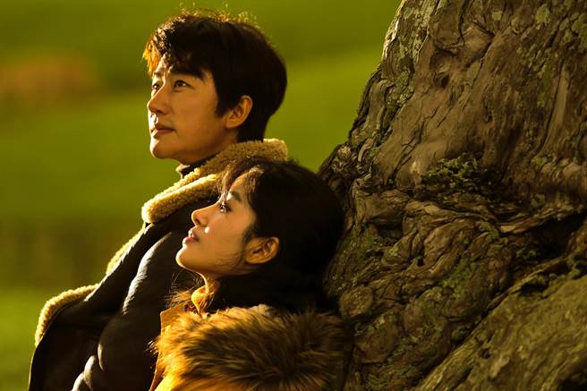 黄轩和新生代女星杨采钰共同诠释《只有芸知道》片中爱恋。（华映娱乐提供）