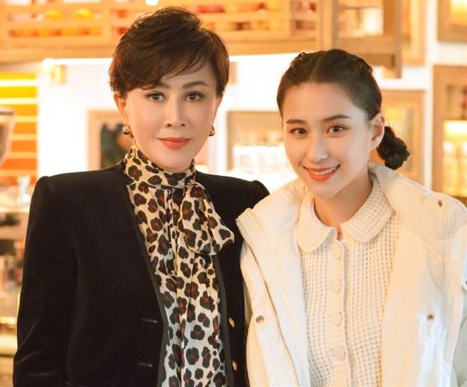 刘嘉玲误以为何超莲已婚，亲自PO文说道歉。(取自刘嘉玲微博)