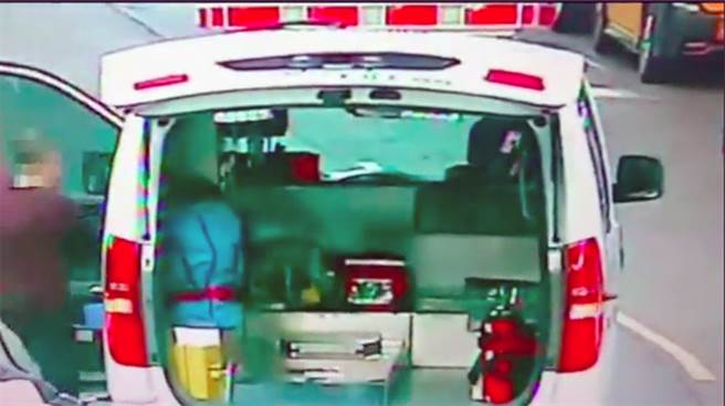 赵介佑在2016年底吸毒后，精神恍惚抢开救护车，更撞上三部无辜轿车，最终轻判4月，缴12万元易科罚金即可免除牢狱。（中时资料照）