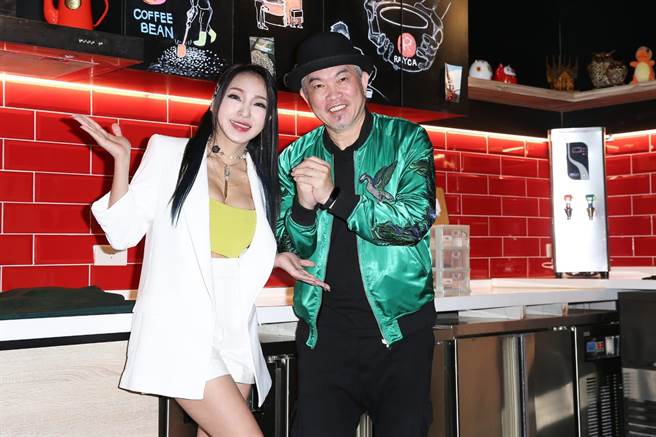 康康29日受邀力挺好友许寀菁（妞妞）发片记者会。（	许雅淳摄）