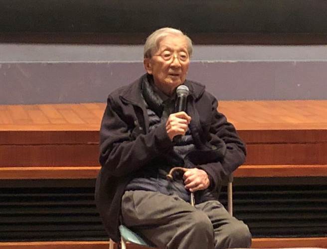李行导演亲至南艺大参加影评大师黄仁逝世周年纪念活动。(南艺大提供／刘秀芬)
