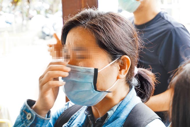 柔道童母親出面說明孩子病況，回憶7天前孩子上學向她道「媽媽再見」，當晚接獲重傷昏迷通知，忍不住悲從中來。（王文吉攝）