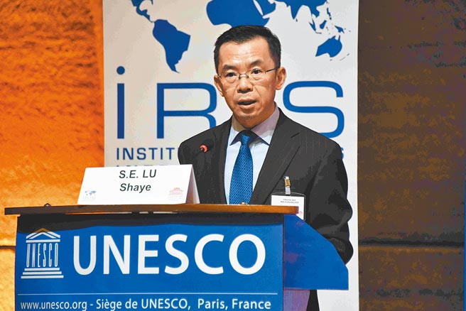 中国驻法大使馆，先前在官网刊文，指出如果真有战狼的话，那是因为疯狗太多太凶，在法国引发争议。中国驻法大使卢沙野成为战狼外交代表人物。（中新社）