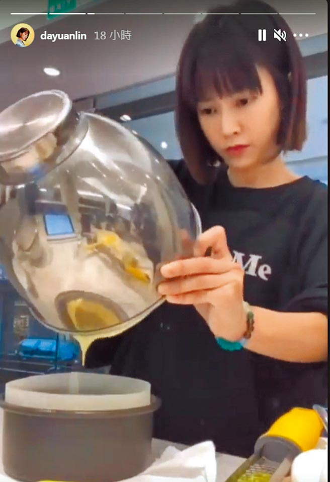 大元到烘焙教室制作生日蛋糕。（摘自IG）