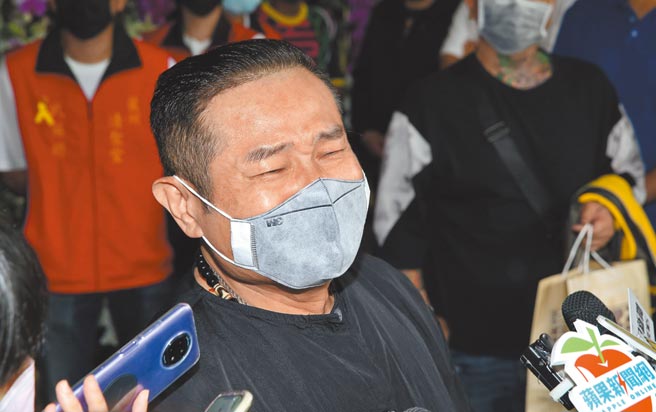 许效舜讲到徒弟NONO的妈妈时，忍不住爆哭。（陈俊吉摄）