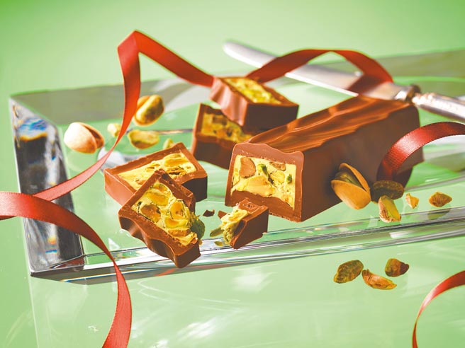 city’super ROYCE’「開心果巧克力條」，每盒720元。（city’super提供）