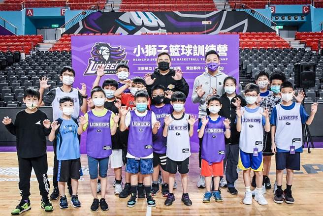 新竹街口攻城狮把握休赛季深耕地方篮球，盼能延续新竹篮球风潮。(攻城狮提供)