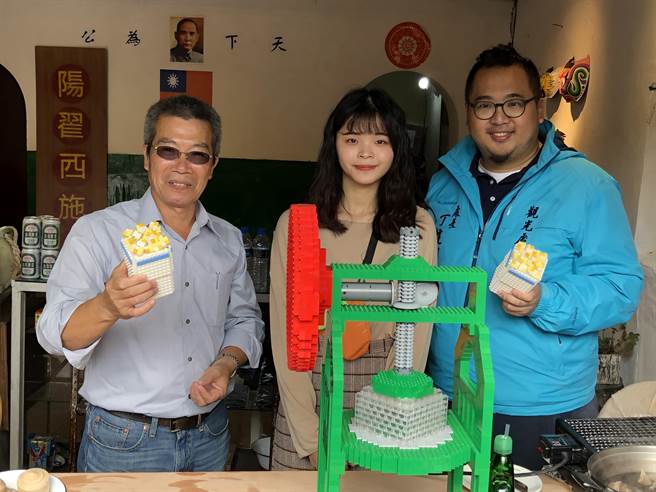 金门阳翟大街復刻版的冰果室，唤起老兵的许多回忆。（李金生摄）