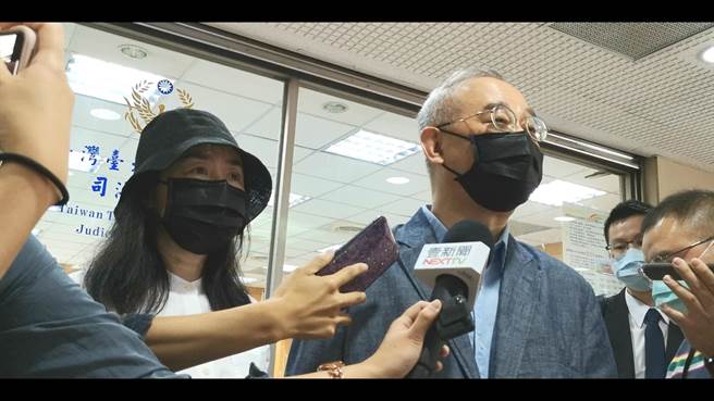 中国创新投资公司主席向心、龚青夫妇涉洗钱罪遭起诉，台北地院30日首开庭，向心庭后受访表示，本案是对他人格的侮辱。（黄捷摄）