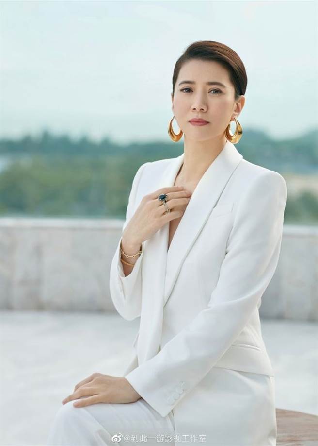 袁咏仪被爆年轻时有大头症。(图/翻摄自袁咏仪微博)