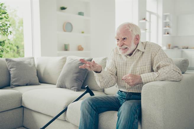 1名怀孕人妻控诉，她的公公一得知腹中孩子是男生后，就不断要求孩子出生就要割包皮，就连医师建议长大一点再评估，公公也听不进去。（示意图/Shutterstock提供）