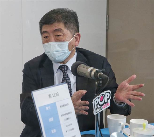 陈时中接受电台专访。（赵双杰摄）