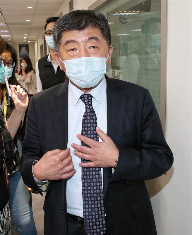 陈时中接受电台专访。（赵双杰摄）