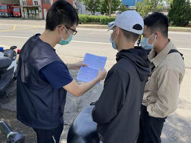 桃园平镇警方规画为期一个月的电动自行车执法专案勤务。（平镇分局提供／邱立雅桃园传真）