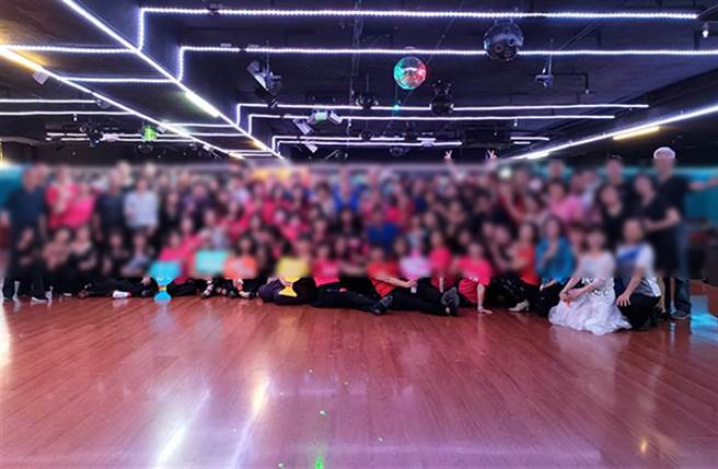 確診7旬翁和康橋男童部分接觸者採檢結果出爐。(圖／翻攝自PTT；來源舞蹈教室臉書)