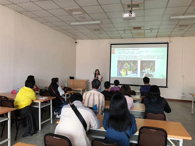 台南市文资处与台南大学台南学研究中心举办「太阳公生及九猪十六羊祭品」讲座。（台南大学研究中心提供／曹婷婷台南传真）