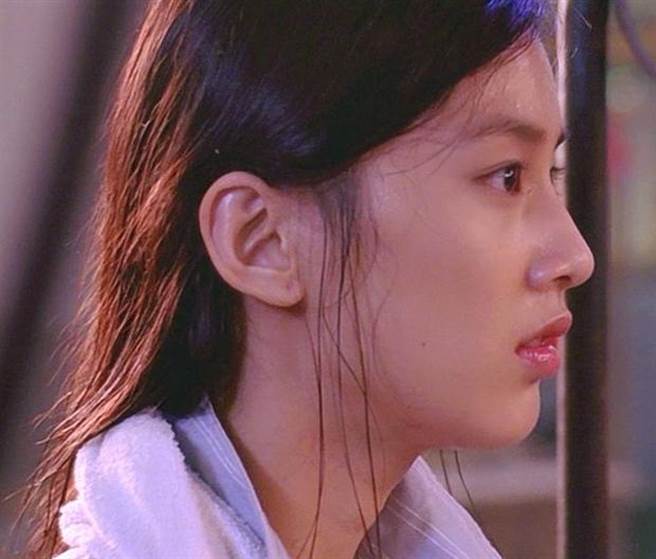 黄圣依在《功夫》中楚楚可怜的模样让人恋爱。(图/翻摄自微博)