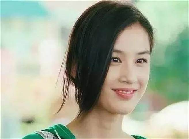 黄圣依刚出道的模样清纯，是不少人的梦中女神。(图/翻摄自微博)