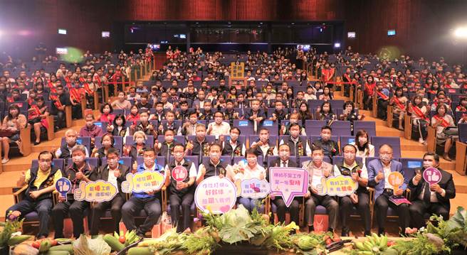 台中市长卢秀燕表扬模范劳工暨进用身心障碍者绩优单位，强调是「楷模中的楷模」。（卢金足摄）