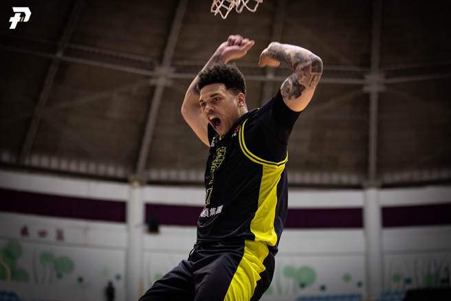 梦想家洋将希克斯30日攻下全场最高39分，外加17篮板。(PLG提供)