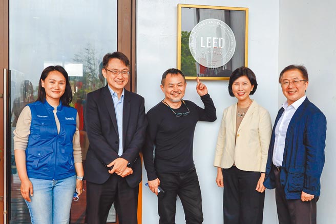 台达协助重建的那玛夏民权国小，为全台首座「净零耗能」绿色校园，近日更获得全球唯一LEED V4 O+M school白金级认证。（台达电提供）