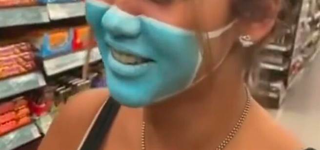 台湾网红林启晨与俄国女友，脸画假口罩硬闯峇里岛超市，遭印尼驱逐出境。（图／翻摄YouTube）