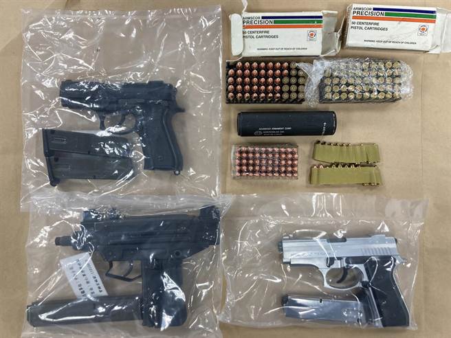 警方查獲一把衝鋒槍、兩把改造手槍、子彈170顆等槍械。（翻攝照片／林郁平台北傳真）