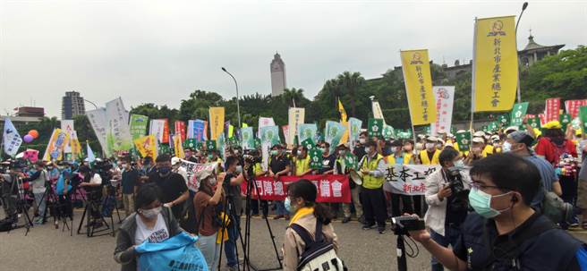 劳团今天号召上千人在劳动节的今天发起游行。（林良齐摄）