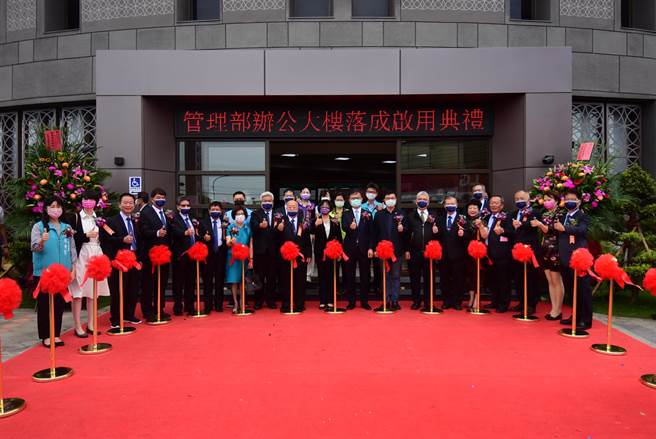 鹿港信用合作社管理大楼启用，嘉宾云集。（吴敏菁摄）