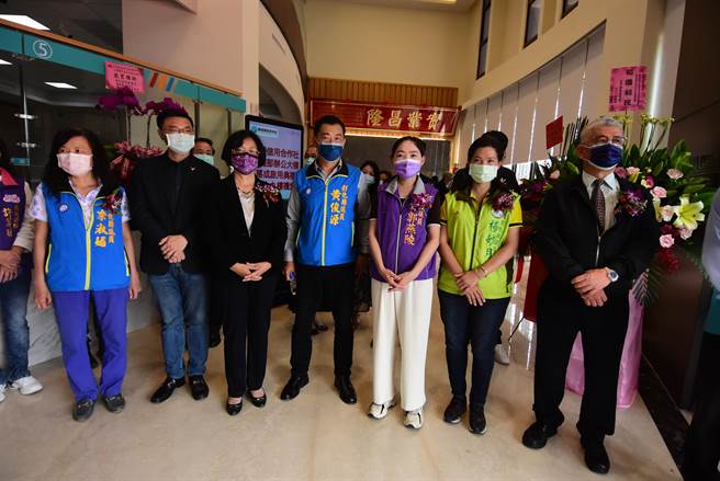 鹿港信用合作社管理大楼启用，嘉宾云集。（吴敏菁摄）