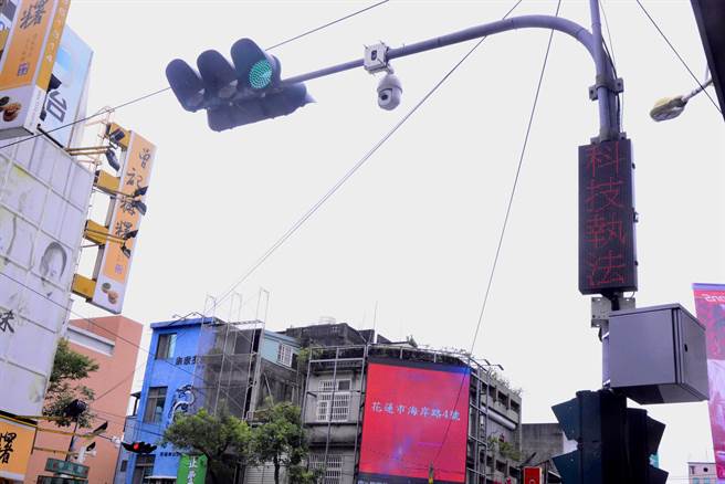 花莲市科技执法取缔违停将于5月15日上路，市区中山路段5个路口共设置7组科技执法设备，驾驶人勿贪便利违停受罚。（王志伟摄）