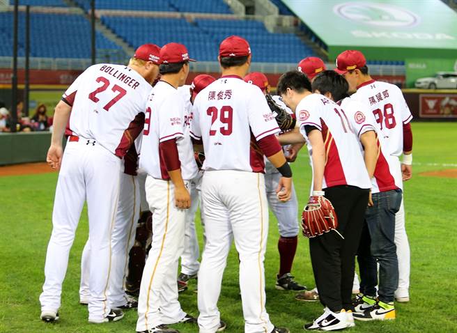 乐天桃猿球员对接种疫苗意愿度不高。（资料照／乐天桃猿提供）