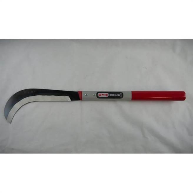 李姓犯嫌行凶的同款大鐮刀。（警方提供）