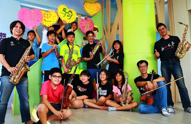 同安国小以生锈、二手乐器击败劲敌后，原订3月代表屏东参加全国学生音乐比赛，不料因「部桃危机」失去首次出赛机会，但校方不让孩子失望，将结合母亲节扩大举办音乐会。（谢佳潾摄）