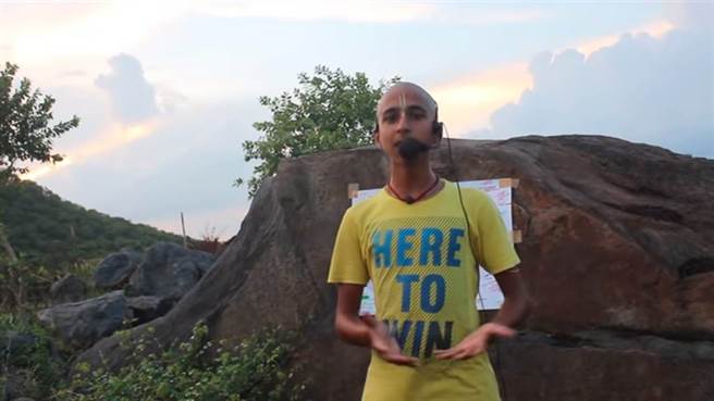 印度神童阿南德再度做出预言，表示全球将在9月迎来第三波疫情高峰，直到2022年5月才会好转。(图片取自YouTube／Conscience)