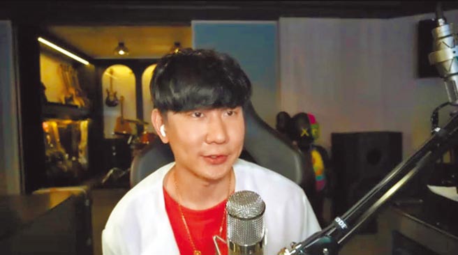 JJ（见图）昨与英国女歌手Anne-Marie举办线上记者会。（摘自直播画面）