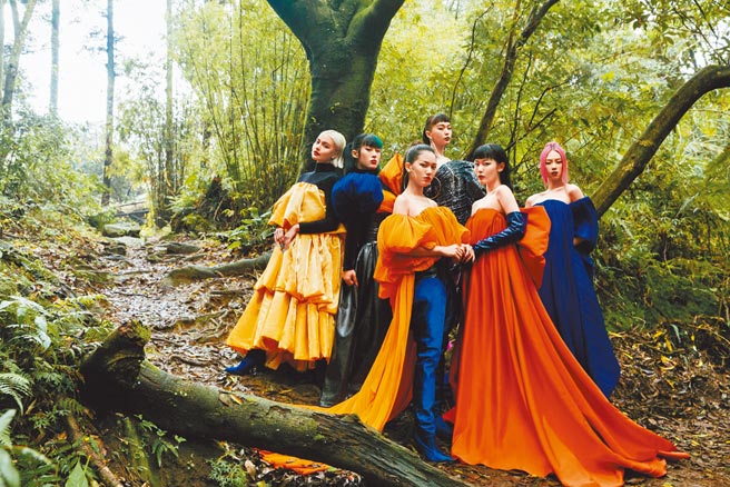 HUR全新主打〈Need No More〉 化身山中精靈象徵破蛹而出 。（AOA ENTERTAINMENT LAB 提供）