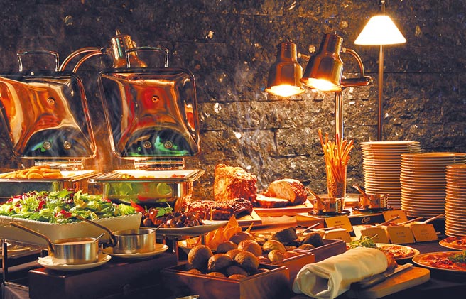 慕轩饭店GUSTOSO义大利餐厅推出「谢师感恩派对」，餐点多元丰盛。（慕轩饭店提供）