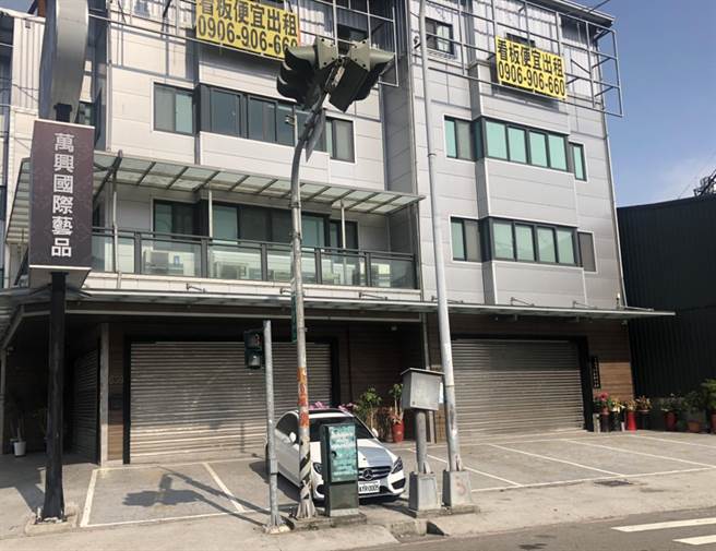 陈女与李女今天凌晨2时许，前往台中市南屯区永春东7路，找刘男相约商谈债务处理方式，双方却谈判破裂。（民眾提供／陈世宗台中传真）