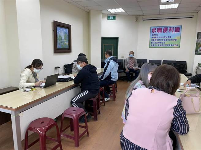 台中就业服务处与台中地检署观护人室合作办理驻点就业服务。(台中市政府提供／陈世宗台中传真)