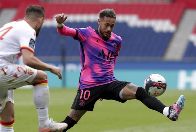 内马单独带队取胜(美联社)