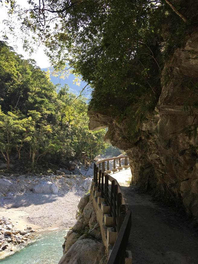 位在太鲁阁国家公园内的砂卡礑步道延砂卡礑溪而行，从入口到尽头三间屋全长4.1公里。（罗亦晽摄）