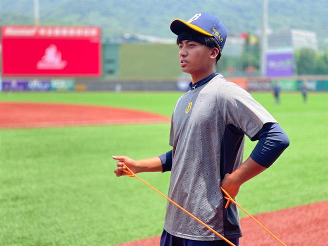 中信兄弟把余谦叫上一军随队。（毛琬婷摄）