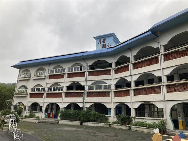 基隆市月眉国小全校学生总数不到50人，教育处宣布，8月1日起停办。（基隆市政府提供／陈彩玲基隆传真）