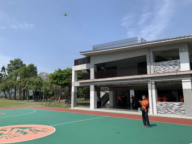 台南市政府消防局第四灾救护大队2日办理「消防救灾能量超前部署」演练，这次特别强调发挥「科技防灾」。（南市府消防局第四大队提供／张毓翎台南传真）