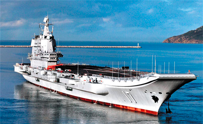中共第一艘国产航空母舰山东号。（新华社）