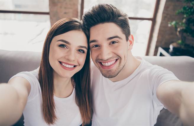 天蝎座、双鱼座及金牛座的男性最值得嫁，不仅多金顾家，又疼老婆，跟他们结婚保证幸福一辈子。（图／Shutterstock）